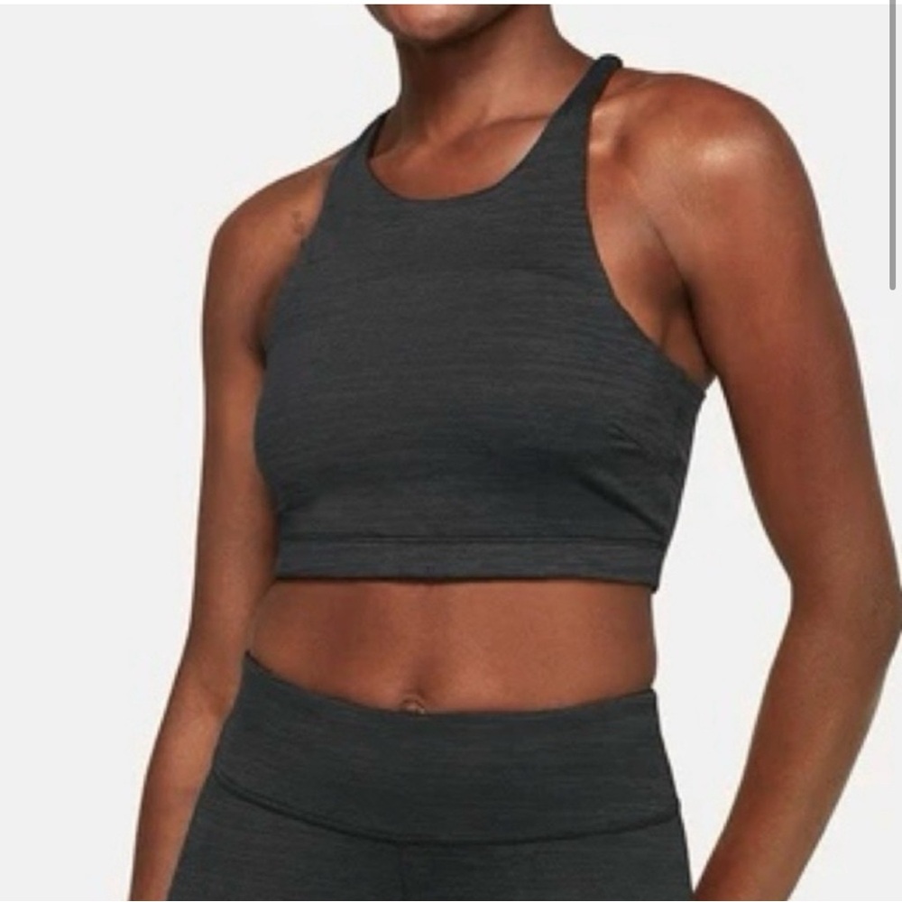 Outdoor Voices black TechSweat High Neck Crop Top
Sports Bra Size small